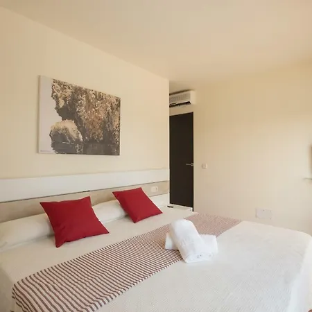 Cati Villa *