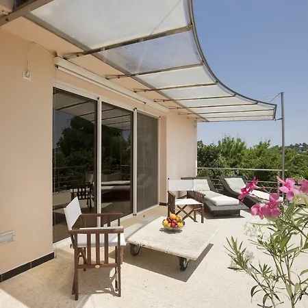 Cati Villa *
